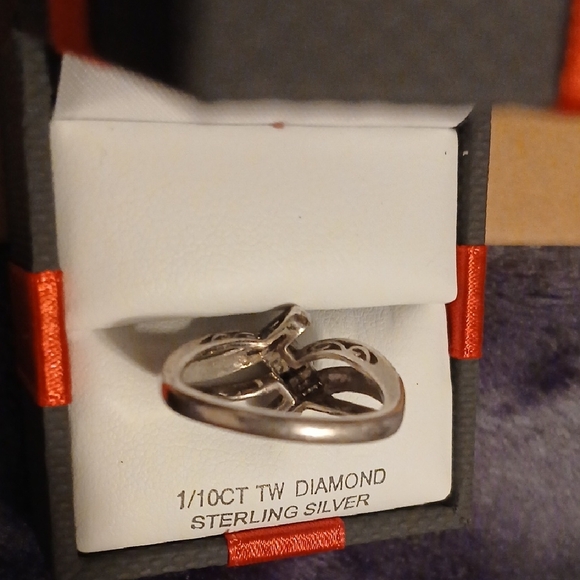 Sterling Silver Diamond Ring - Picture 4 of 5